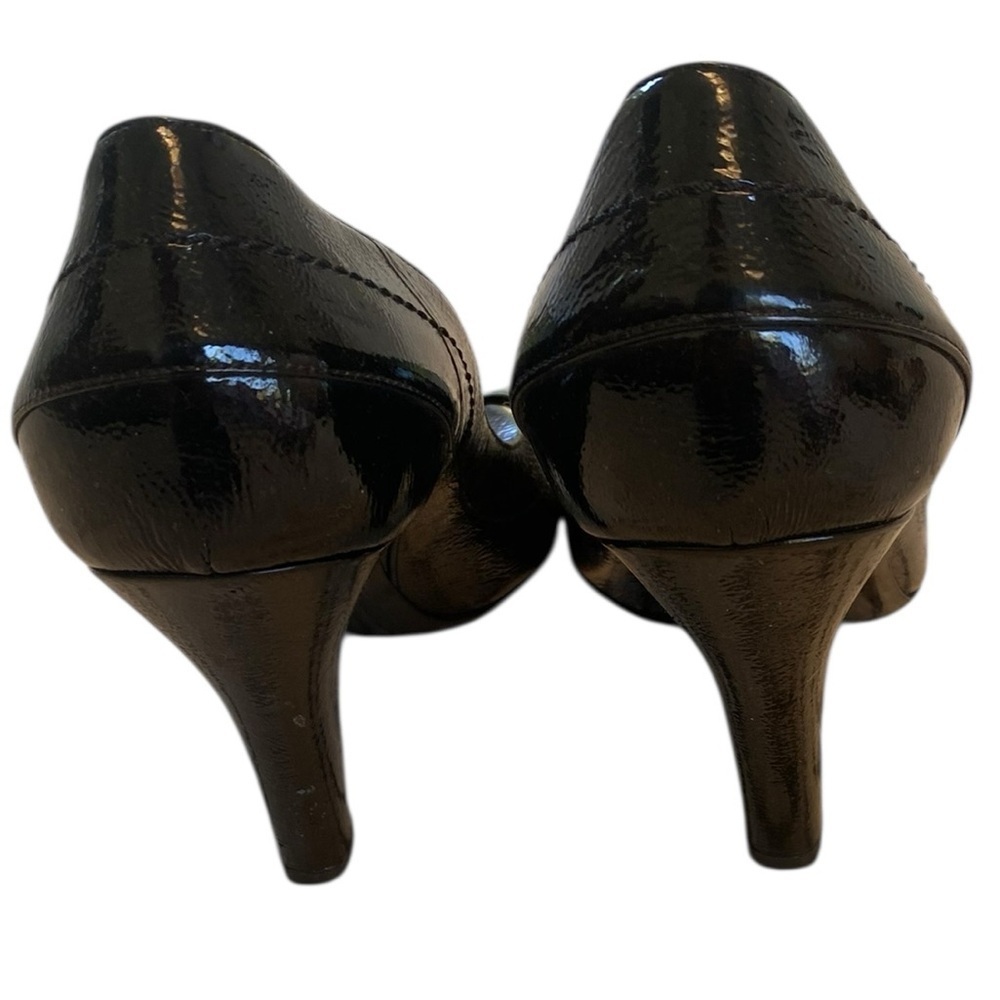 Gucci Black Heels with Gold Emblem - Picture 6 of 10